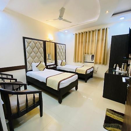 Hotel Pradeep Palace Gorakhpur Esterno foto