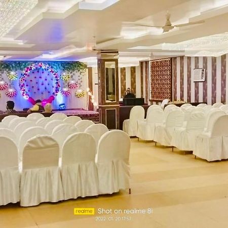 Hotel Pradeep Palace Gorakhpur Esterno foto
