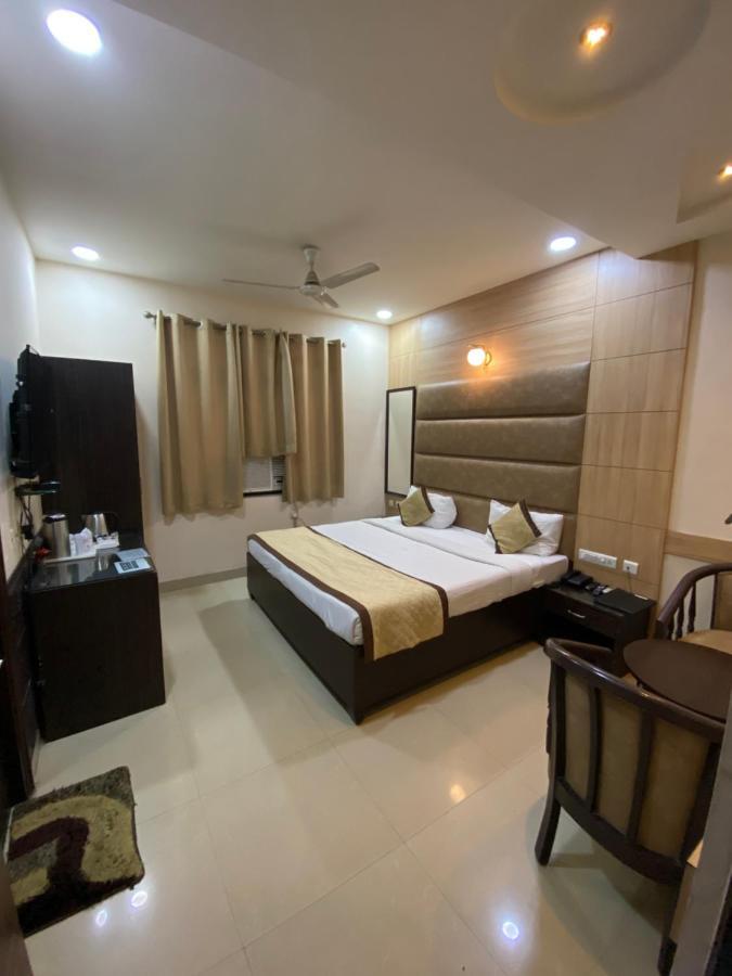 Hotel Pradeep Palace Gorakhpur Esterno foto