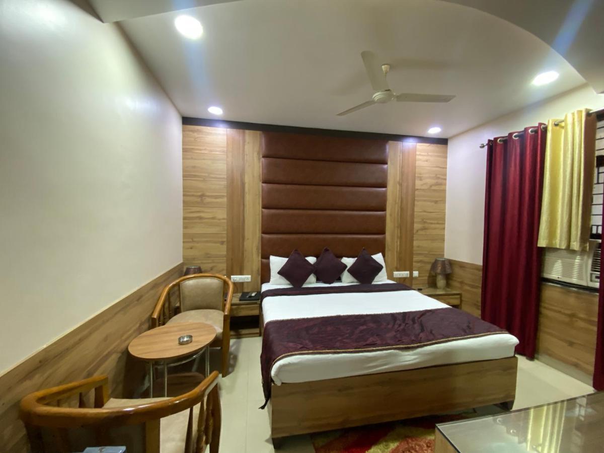 Hotel Pradeep Palace Gorakhpur Esterno foto