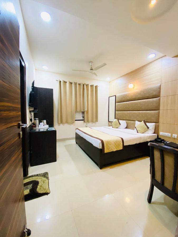 Hotel Pradeep Palace Gorakhpur Esterno foto