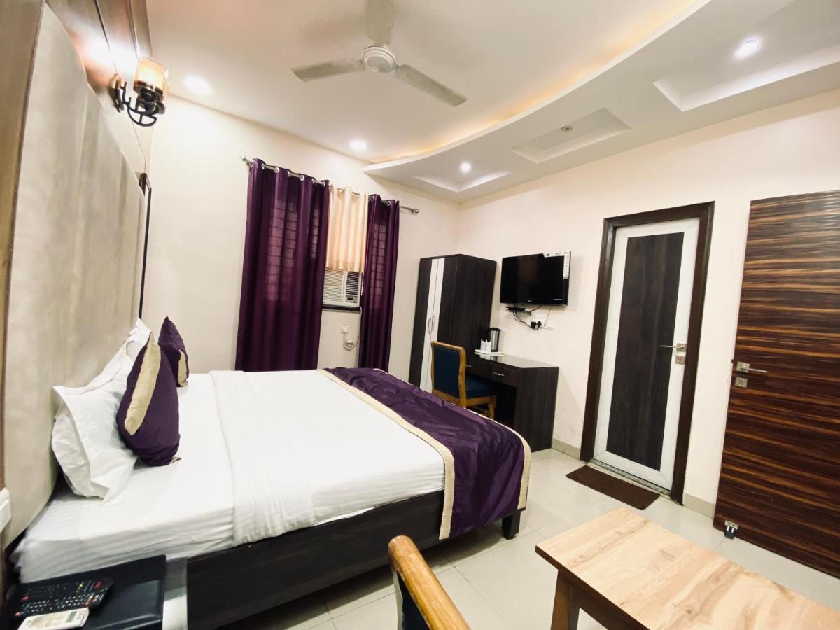 Hotel Pradeep Palace Gorakhpur Esterno foto
