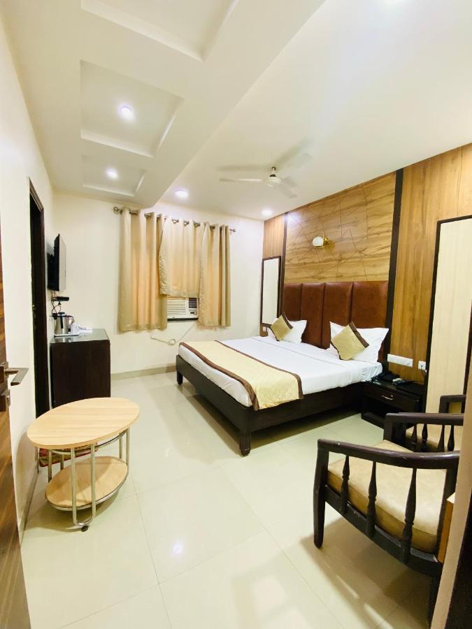 Hotel Pradeep Palace Gorakhpur Esterno foto