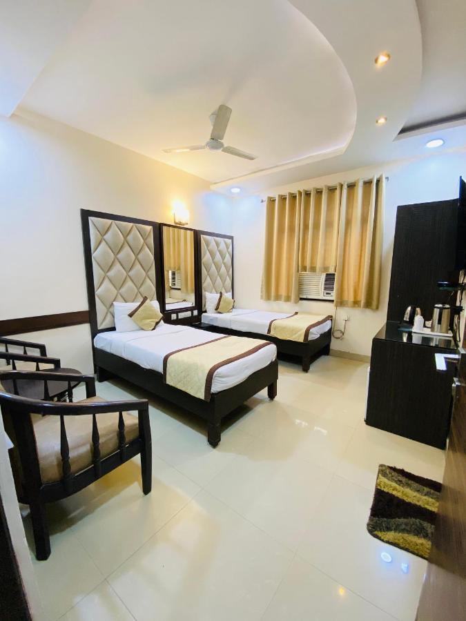 Hotel Pradeep Palace Gorakhpur Esterno foto