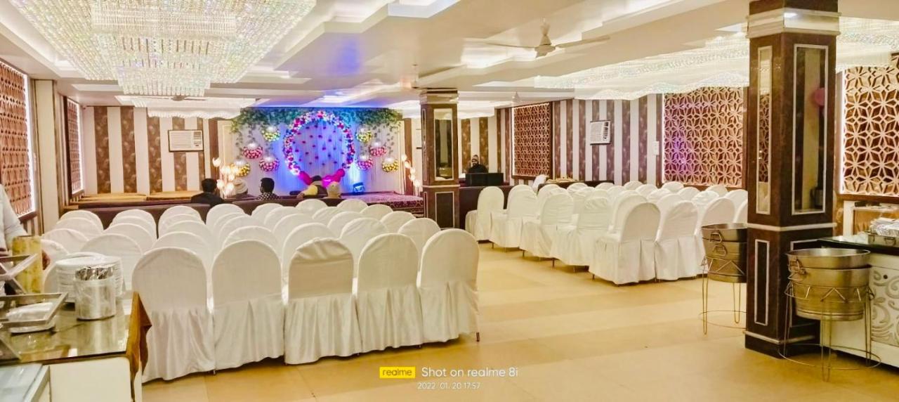 Hotel Pradeep Palace Gorakhpur Esterno foto