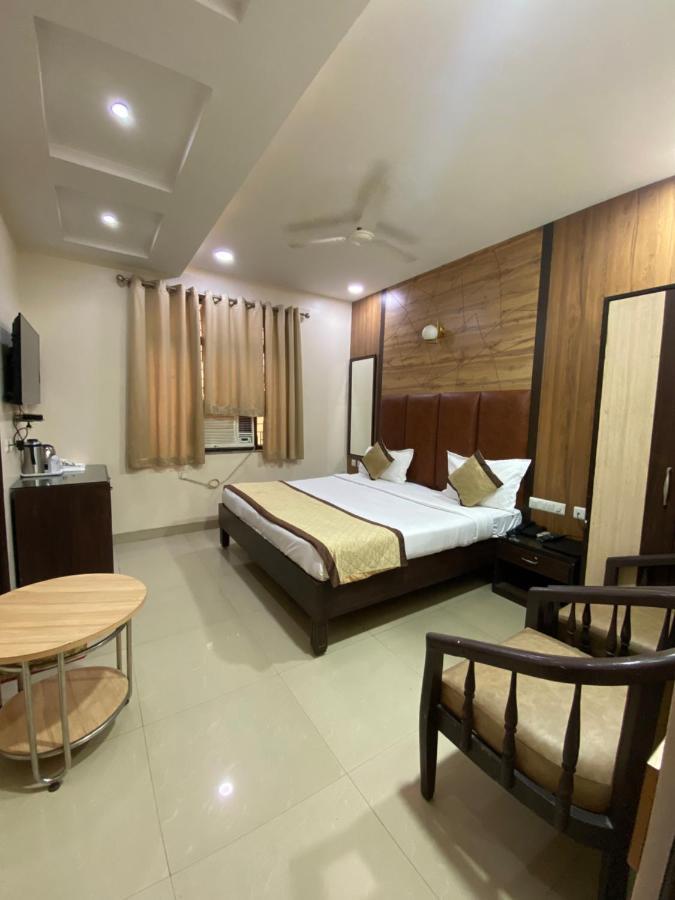 Hotel Pradeep Palace Gorakhpur Esterno foto