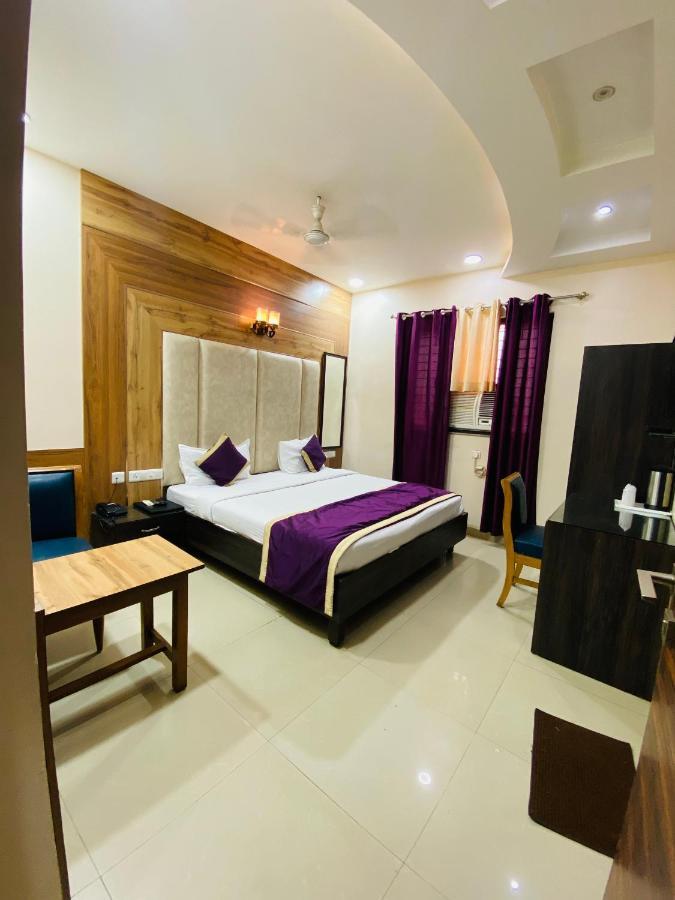 Hotel Pradeep Palace Gorakhpur Esterno foto