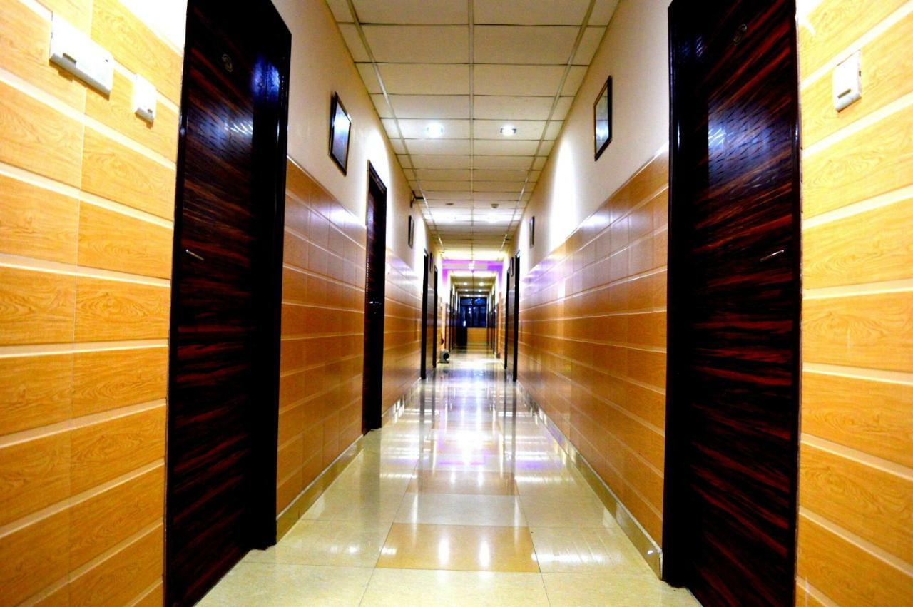 Hotel Pradeep Palace Gorakhpur Esterno foto
